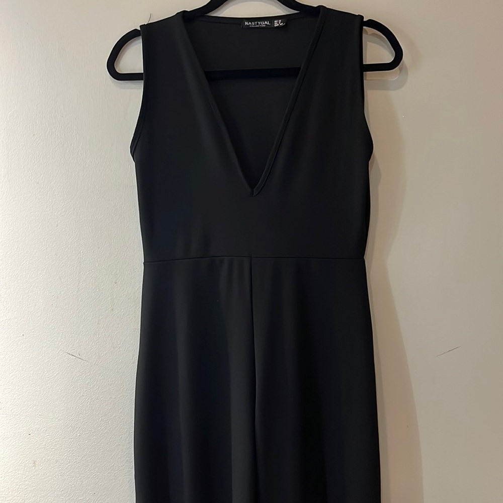 Nasty gal wide-leg jumpsuit v neck.